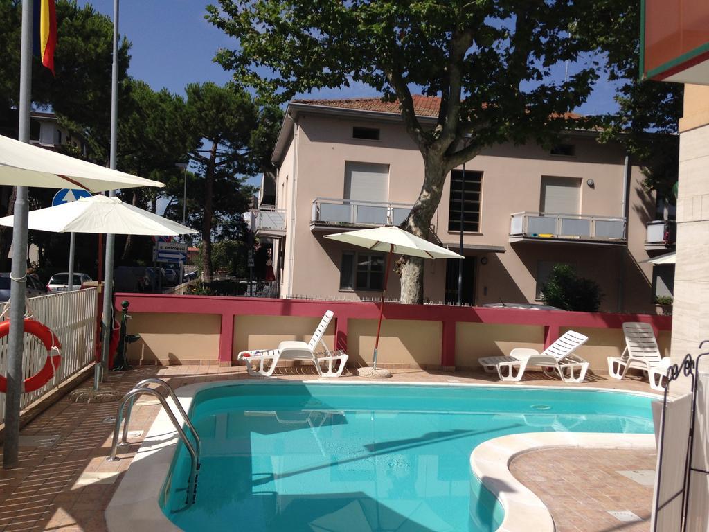 Aron Hotel Rimini Exterior foto